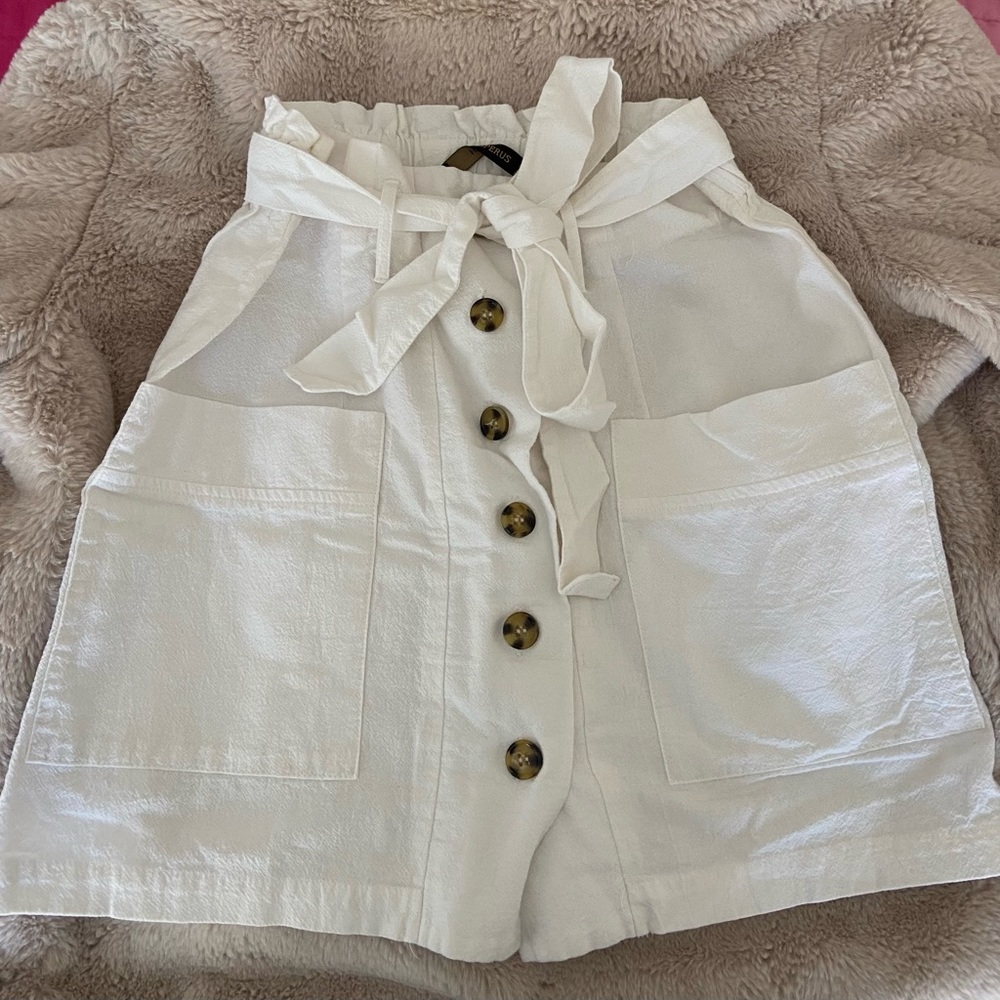 White high waist skirt